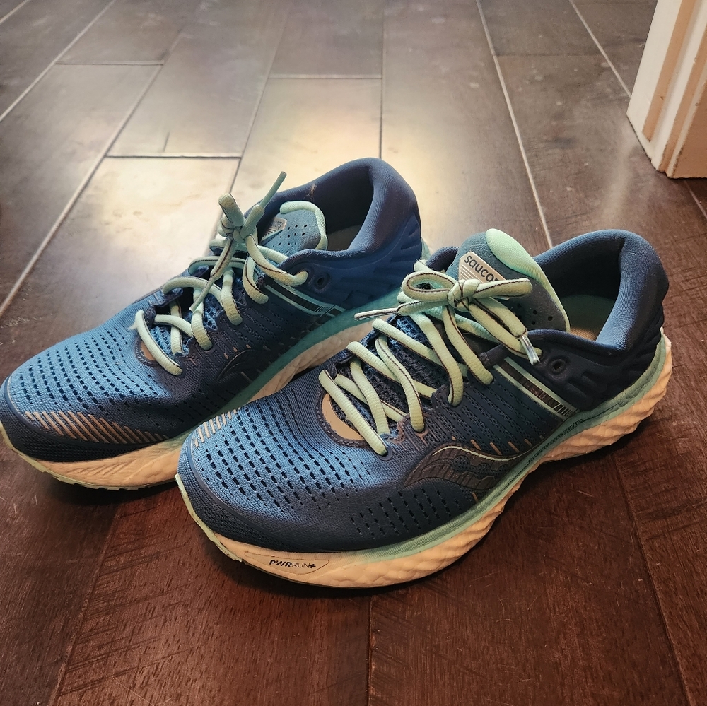 Women's Saucony Triumph 17